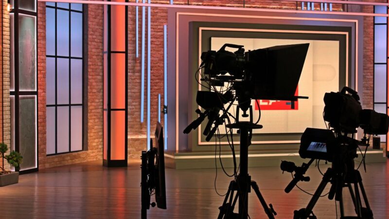 バラエティ番組の尾行演出はどこまで許されるのか？